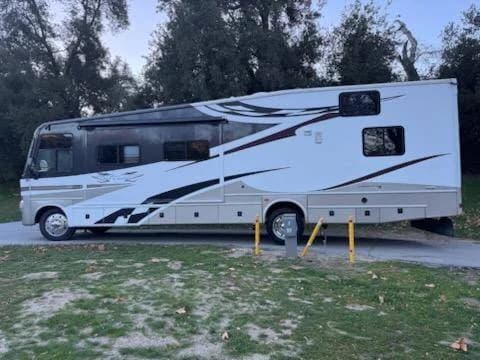 2008 Damon Scorpion Toyhauler RV Class A 9