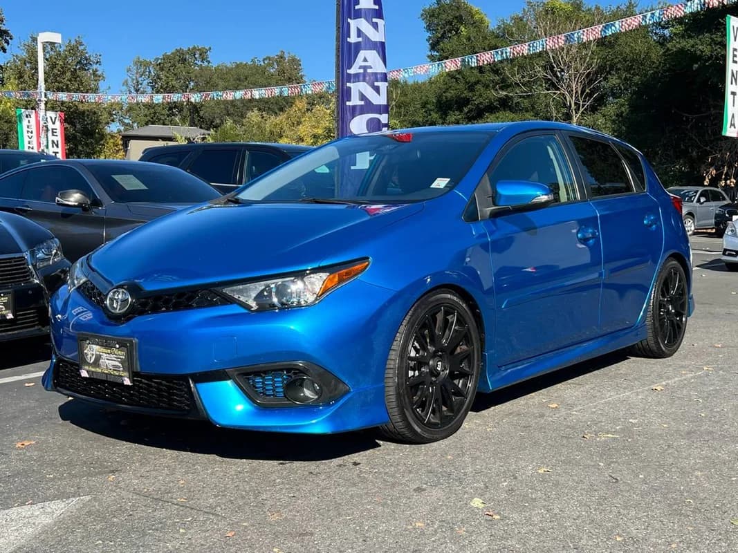 2017 Toyota Corolla iM ~ L@@K ~ Electric Blue ~ Many Xtras ~ We Financ 3