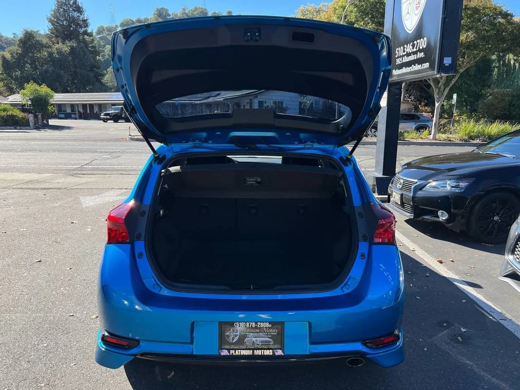 2017 Toyota Corolla iM ~ L@@K ~ Electric Blue ~ Many Xtras ~ We Financ 22