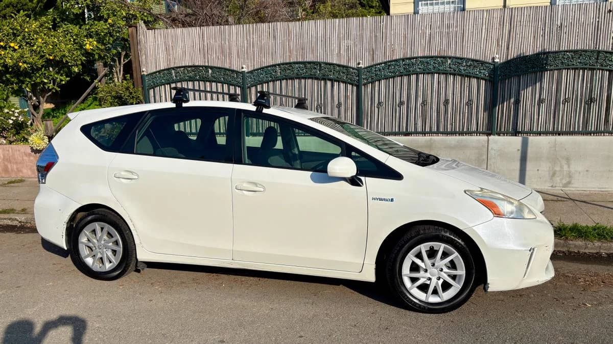 2012 Toyota Prius V – (trim 3) Roof Rack - Trailer Hitch - New Tires 3