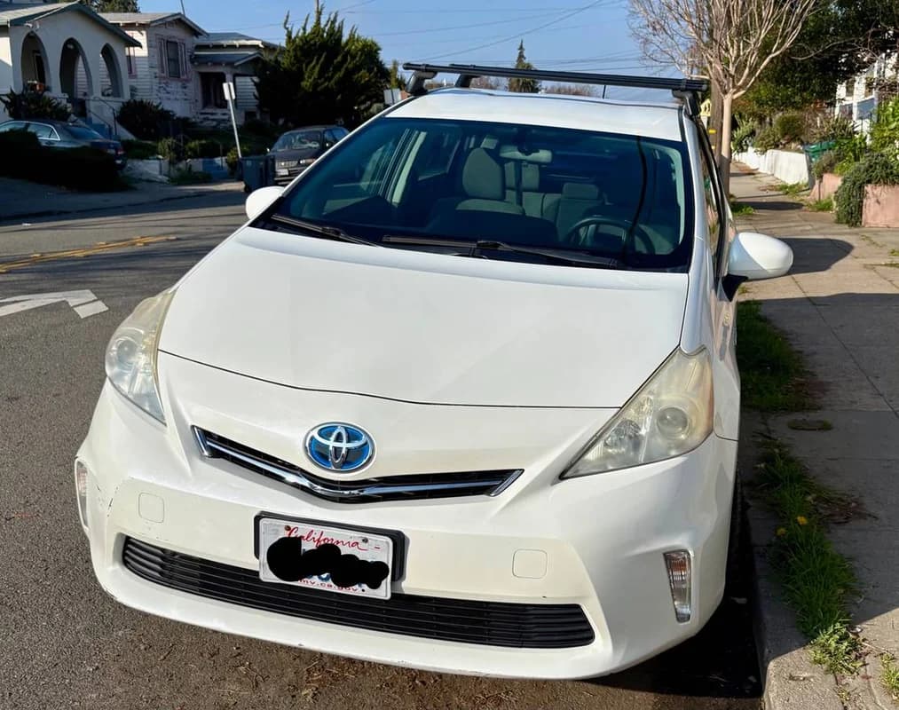 2012 Toyota Prius V – (trim 3) Roof Rack - Trailer Hitch - New Tires 4