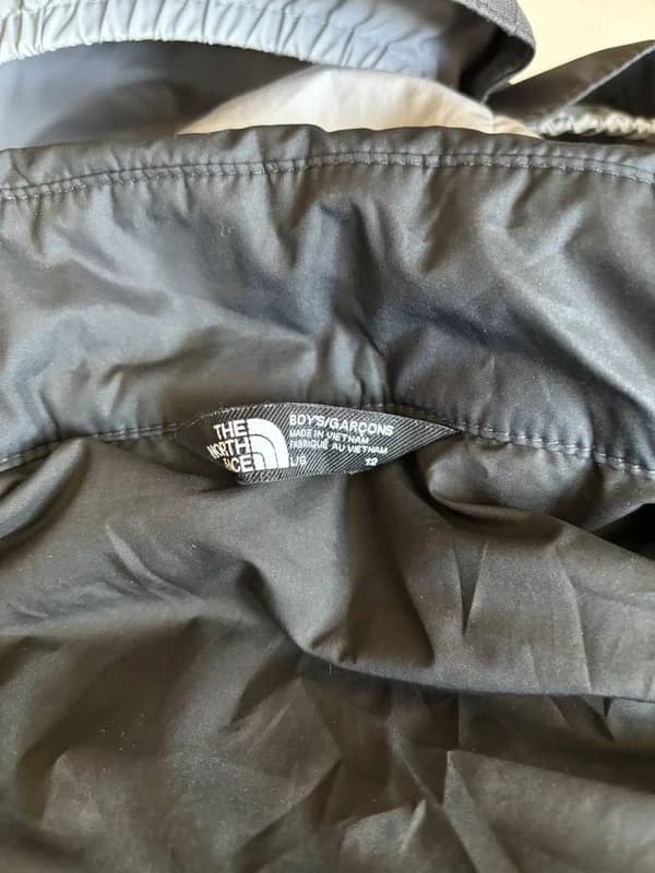 Boys Ski jacket, pants, gloves, goggles, helmet 5