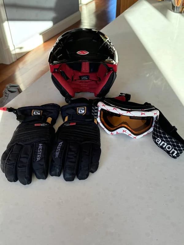 Womens ski helmet, goggles and gloves