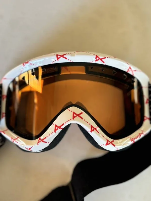 Womens ski helmet, goggles and gloves 11