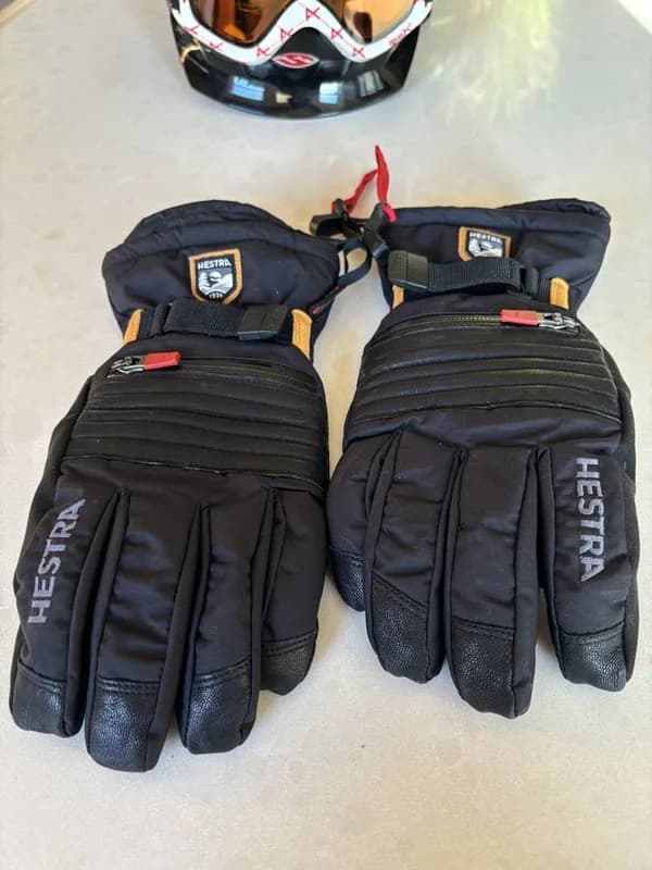 Womens ski helmet, goggles and gloves 15