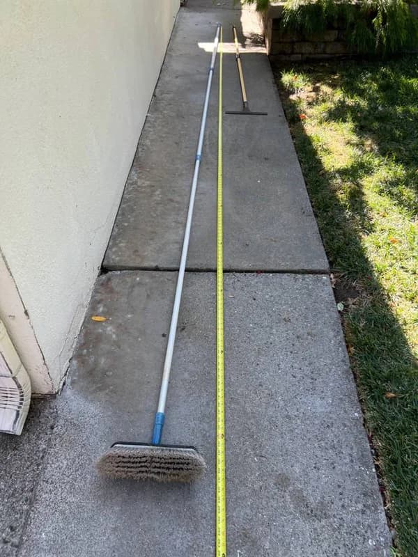 Window Washing Extension Poles (4) & Brushes 6